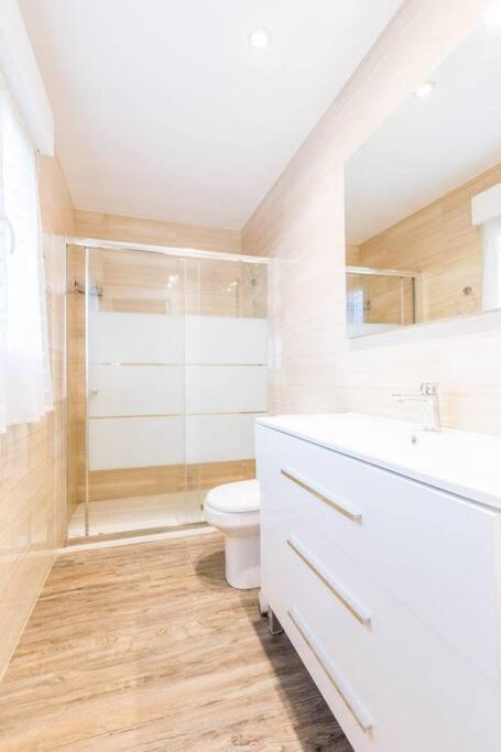 Chalet En La Cuidad- Con Jardin Y Barbacoa Gijón Zewnętrze zdjęcie