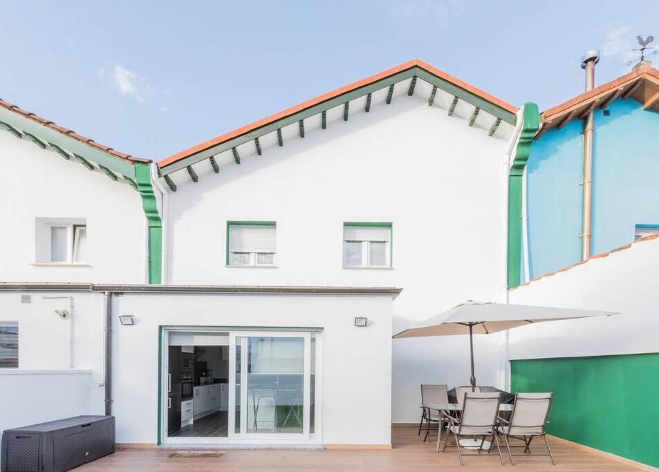 Chalet En La Cuidad- Con Jardin Y Barbacoa Gijón Zewnętrze zdjęcie